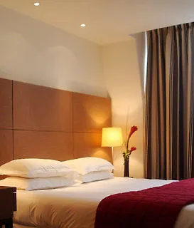 Villathena باريس